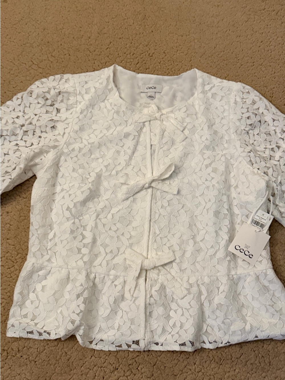 🤍CeCe Ivory Lace Short Sleeve Bow-Front Peplum Top🤍 - Picture 4 of 7
